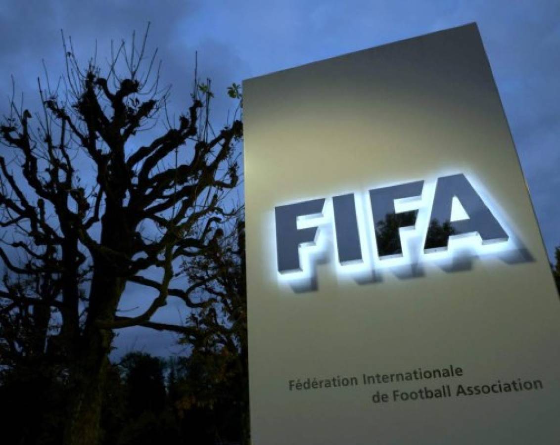 Blatter y Platini suspendidos 90 días, terremoto en la cima del fútbol