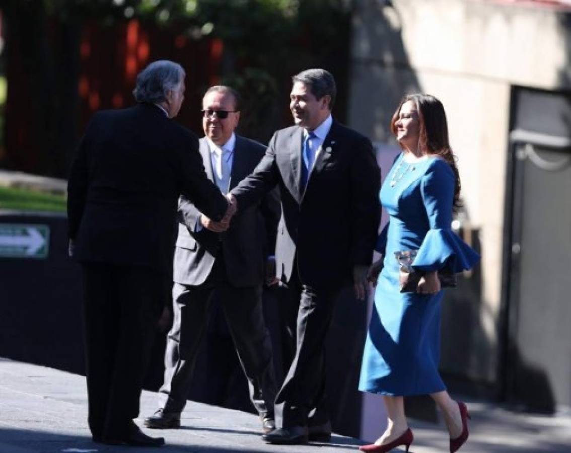 El vestido que usó Ana García de Hernández, la primera dama de Honduras, en toma de posesión de López Obrador