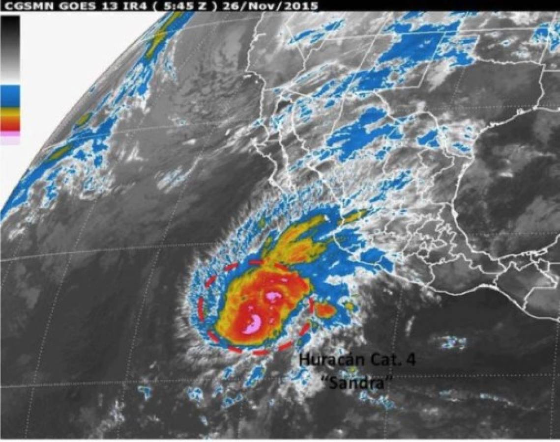 Huracán Sandra alcanza categoría 4 en el Pacífico mexicano