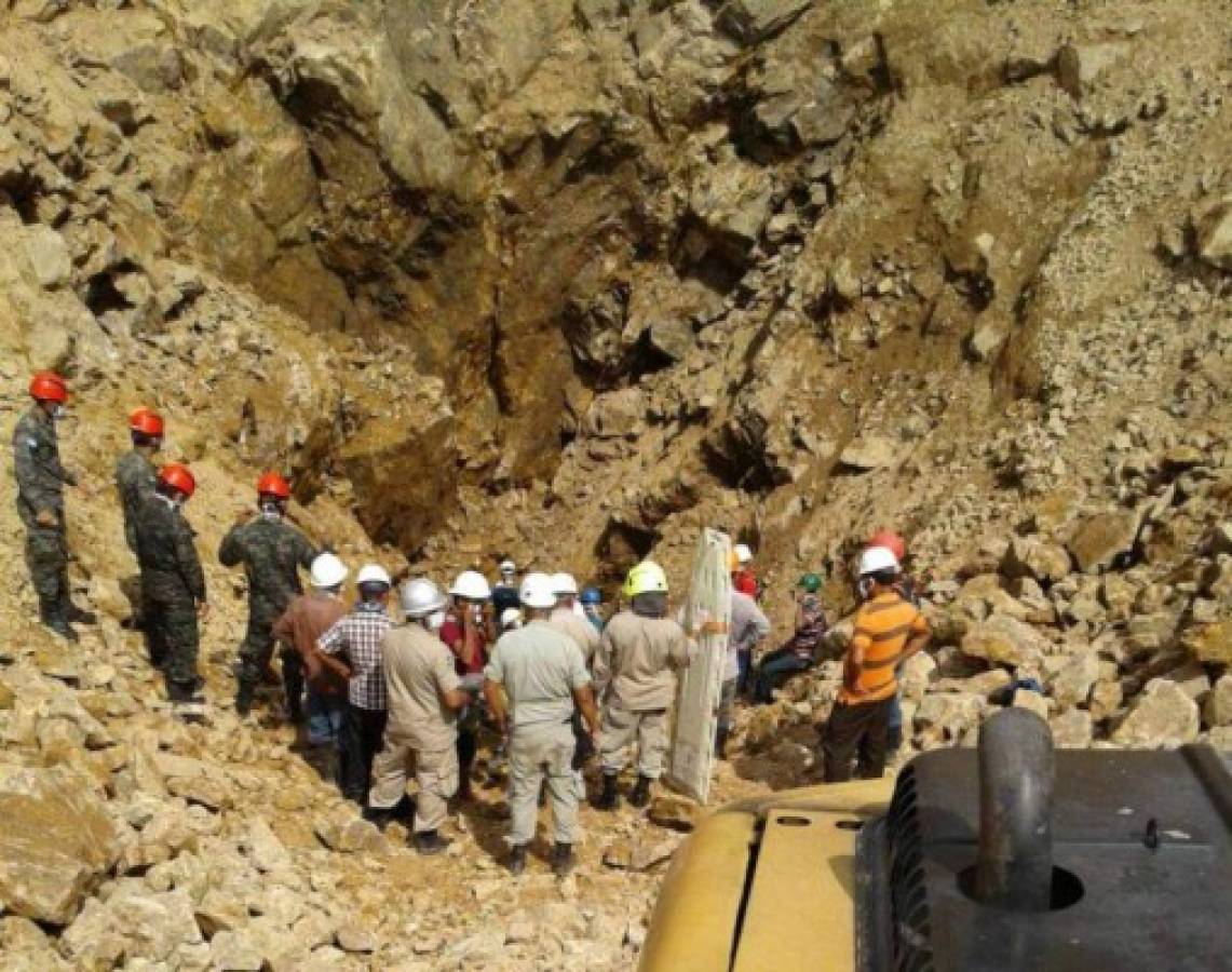 Rescatan los dos cadáveres de obreros soterrados en mina Cuculmeca