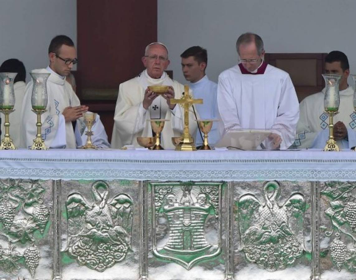 Papa pide a Iglesia dejar 'comodidades' y promover la reconciliación  