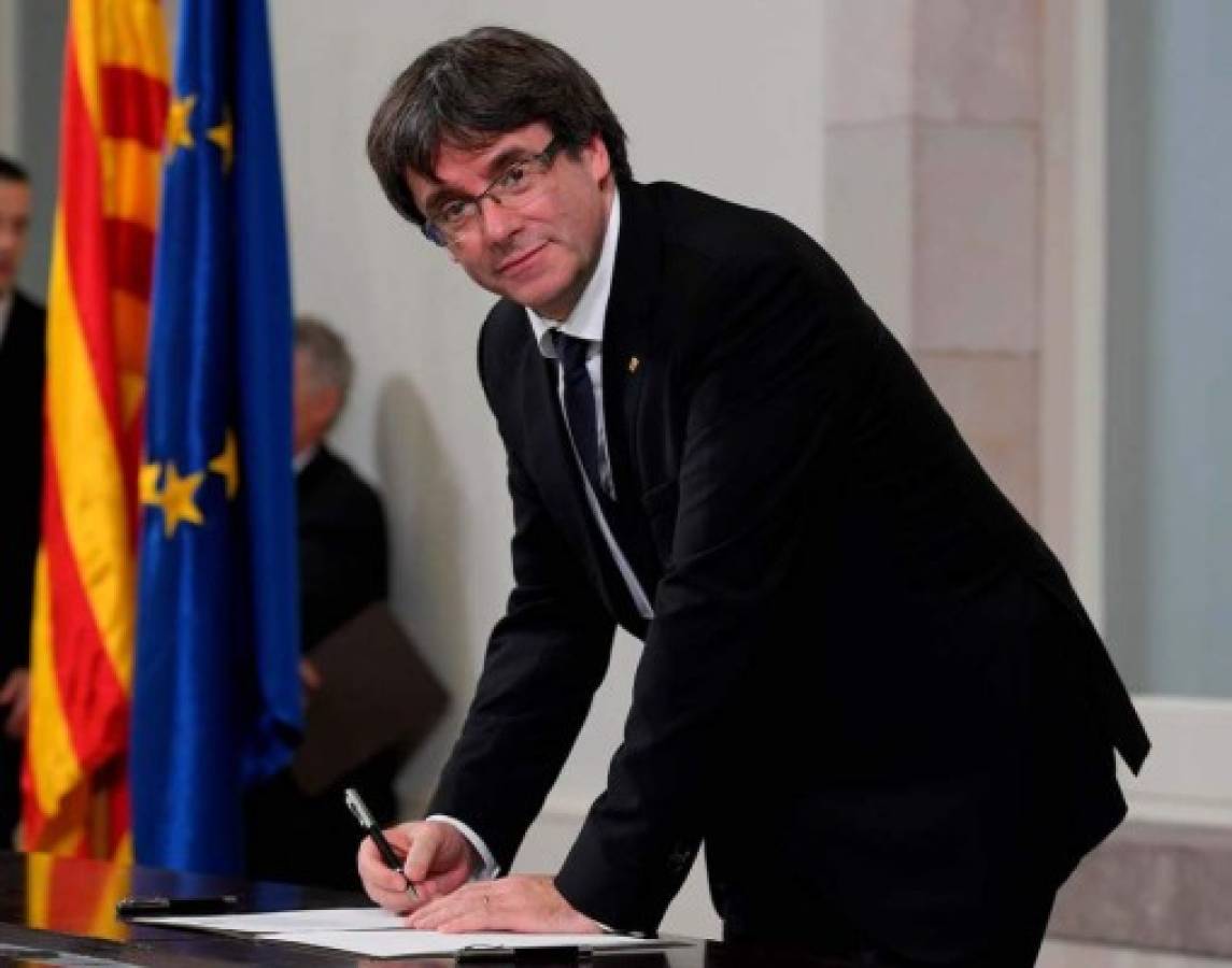 El independentista Puigdemont renuncia a ser investido presidente de Cataluña