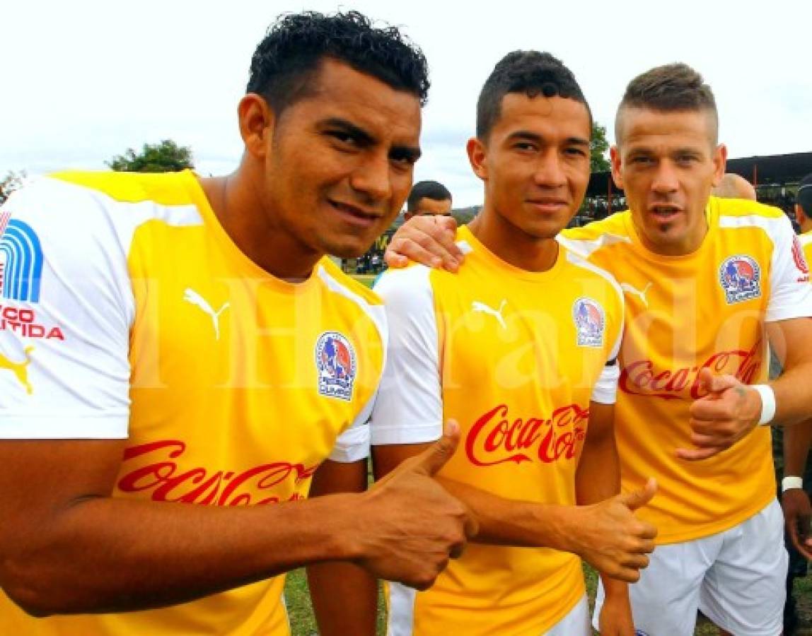 Olimpia presentó la camisa rosada en apoyo a la lucha contra el cáncer de mama