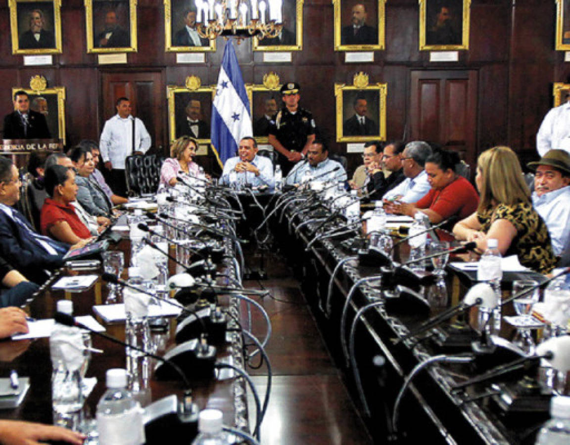 Gobierno de Honduras copia proyecto de 'ley mordaza” de Ecuador
