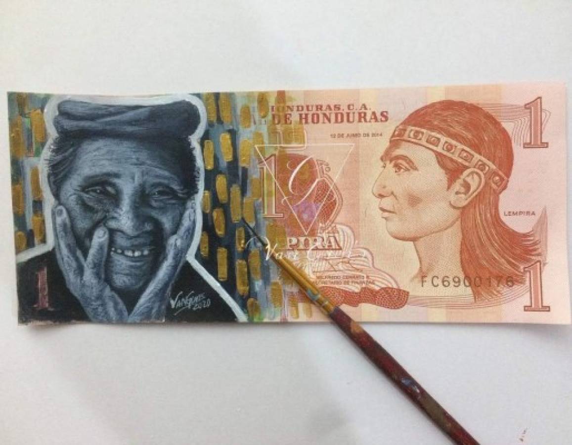 La pieza de 6x6 centímetros rostro lenca es en acrílico sobre un billete.