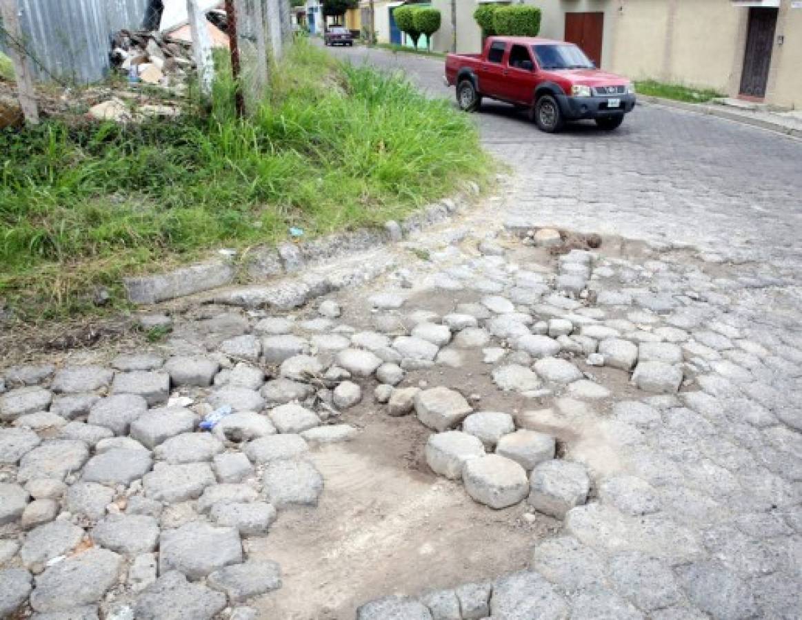 Alcaldía dispone de L 200 millones para mejorar calles de tierra