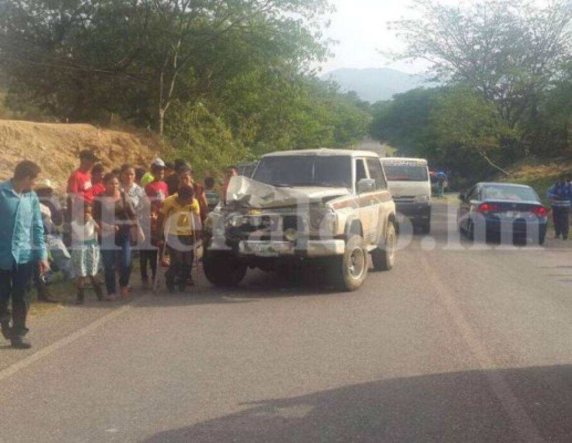 Familia muere tras ser arrollada por camioneta en carretera de Comayagua
