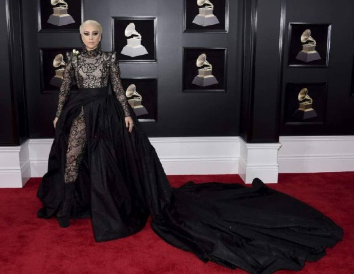 Lady Gaga en la alfombra roja de los premios Grammy 2018.