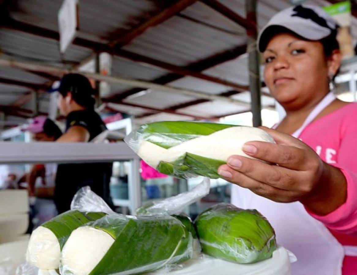 Un recorrido por la Feria del Agricultor y el Artesano