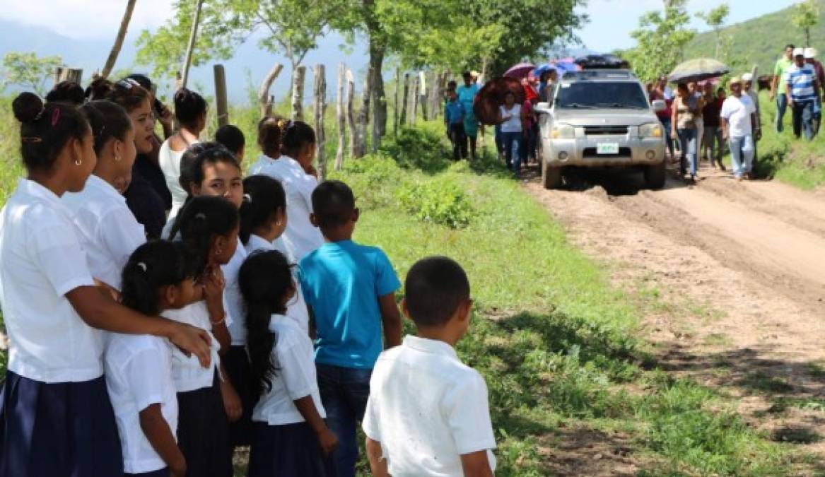 Doloroso entierro de niña de 12 años violada y estrangulada en Yoro