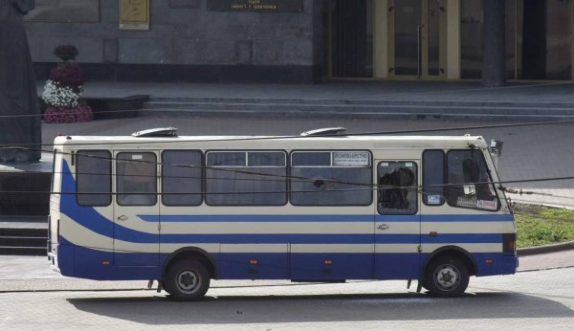 FOTOS: Tensión y zozobra en Ucrania por toma de rehenes en un bus
