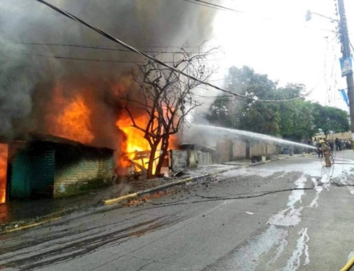 Incendio destruye al menos tres viviendas en la capital de Honduras