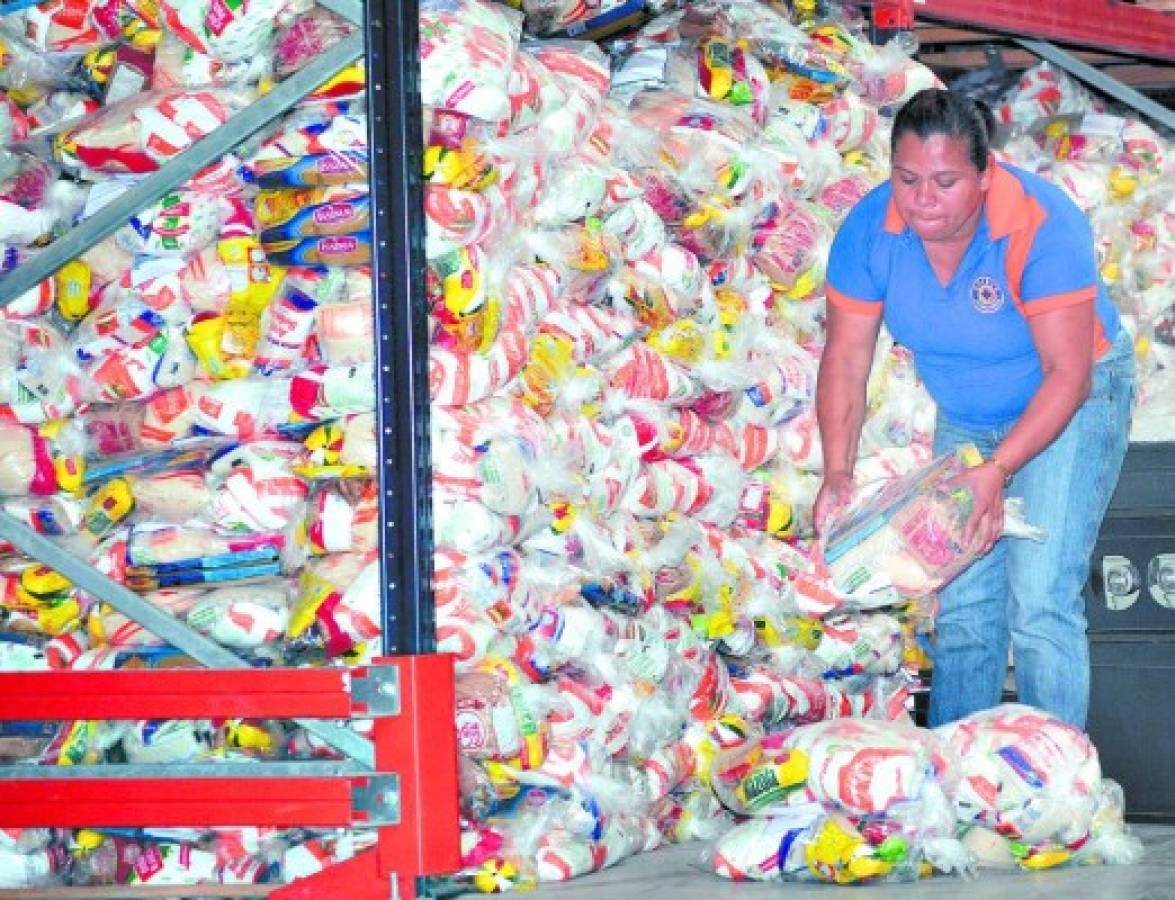 Alcaldes reciben raciones de alimentos