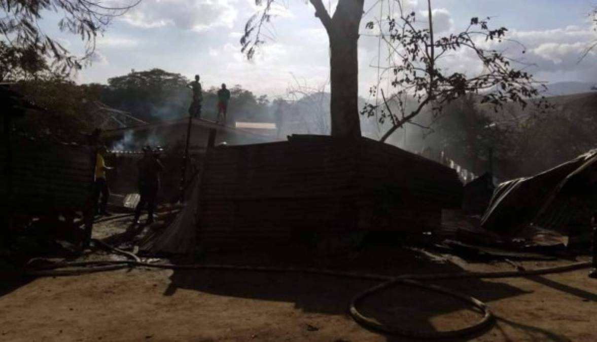 Las imágenes del incendio en los bordos de El Limonar, siniestro que calcinó a dos menores