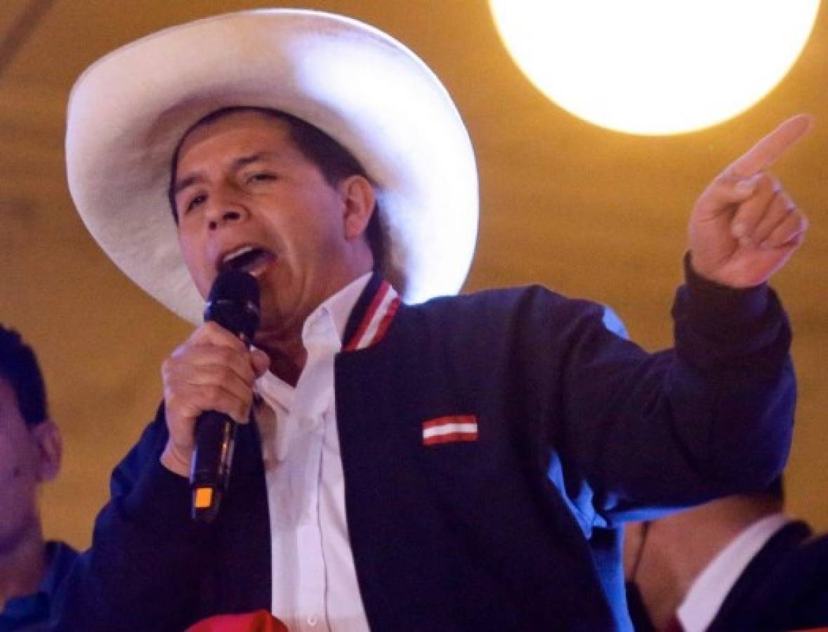 Maestro rural y sin parentesco con las élites, así es Pedro Castillo, 'el primer presidente pobre' de Perú