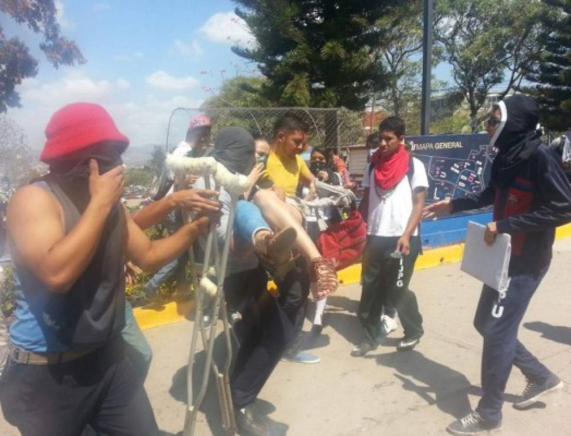 Honduras: Alumnos de secundaria realizan protesta en la UNAH