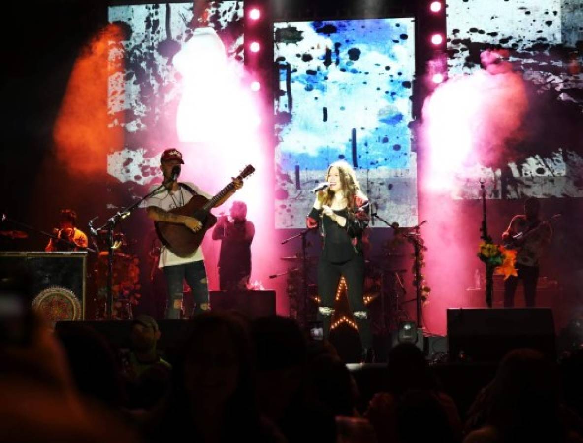 Jesse y Joy enamoraron a los capitalinos con su tour 'Un besito más ”