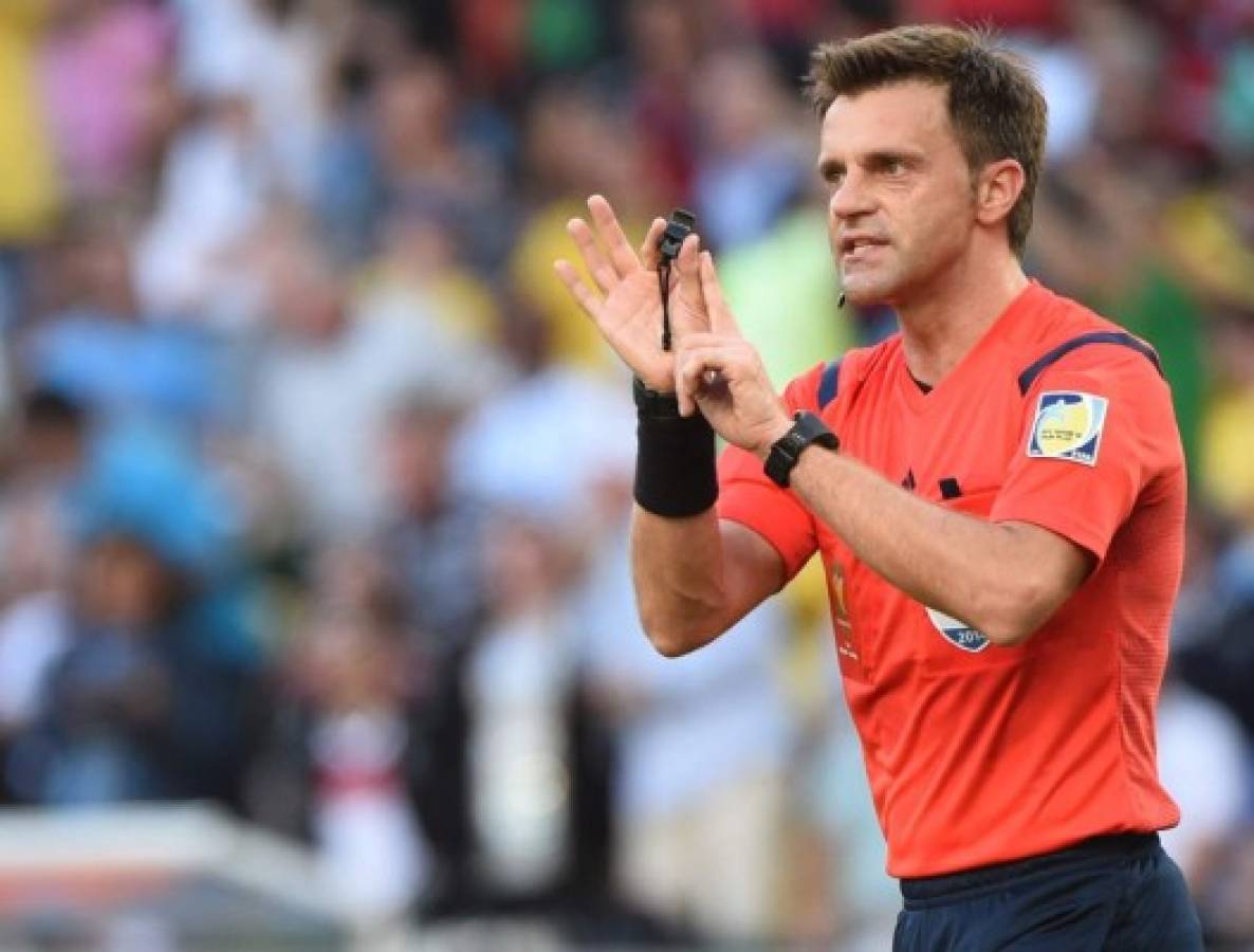 El árbitro se peinó durante la final del Mundial