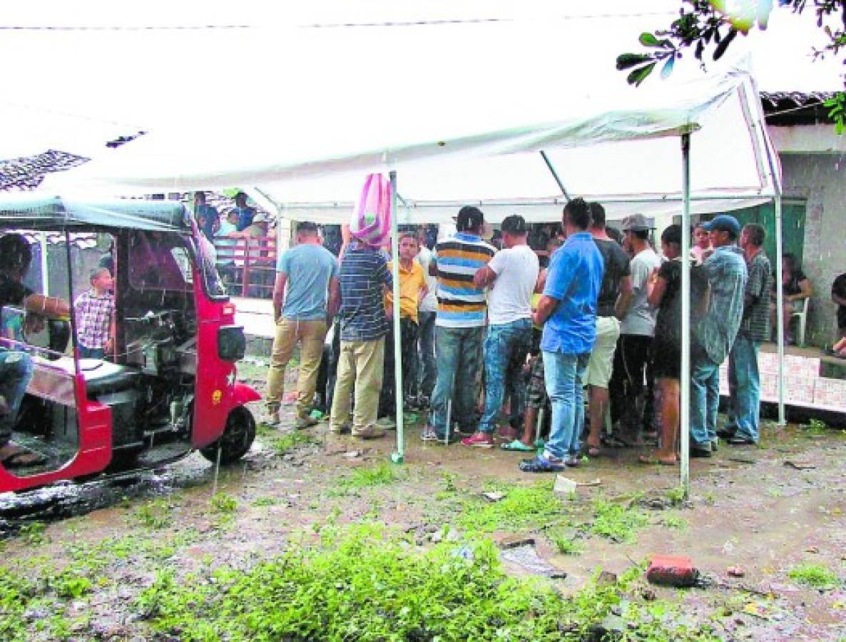 Llanto y dolor en sepelio de jóvenes ahogados en zona sur de Honduras