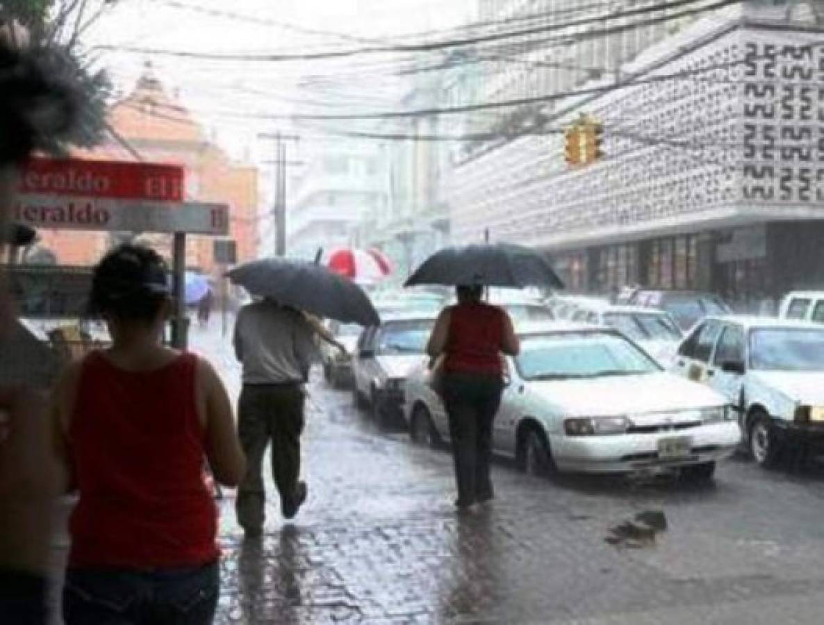 Dos fenómenos tropicales dejarán fuertes lluvias en Honduras