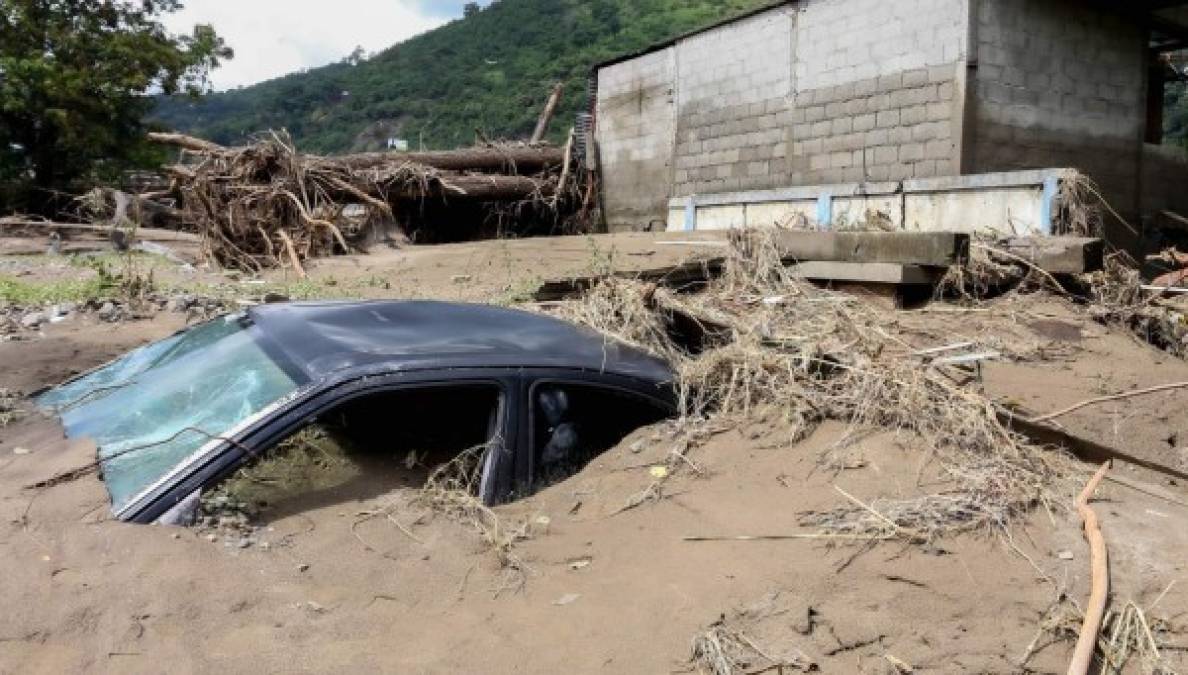 Iota se fue pero el sufrimiento no acaba: Así luce Honduras sumergida en la destrucción (FOTOS)