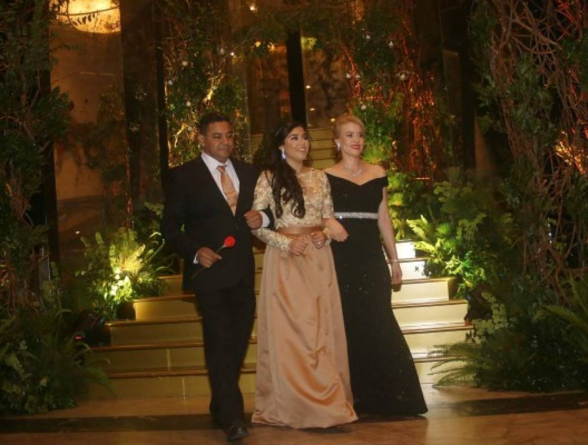 al estilo de bosque encantado festejan su prom