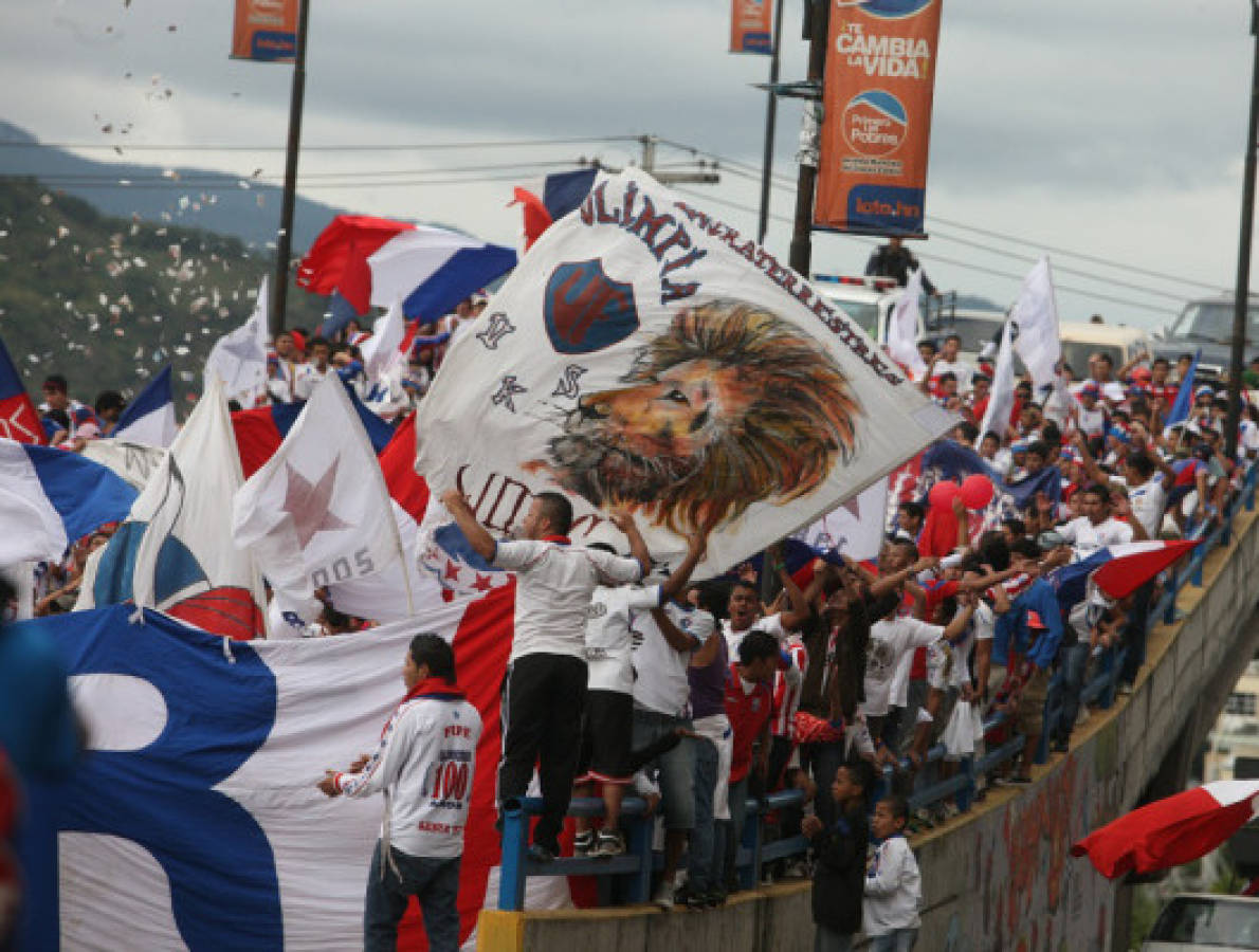 La afición llenó el Nacional y puso el ambiente en el Olimpia-Choloma