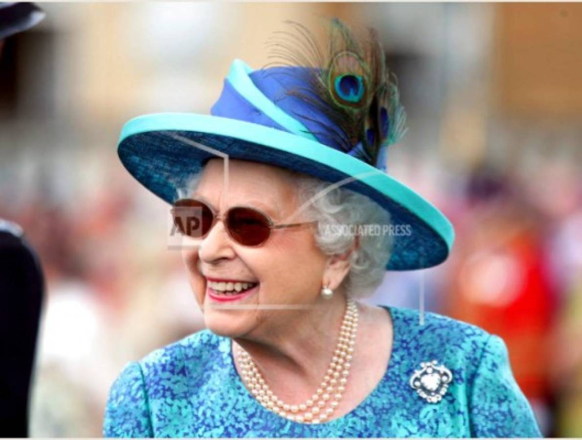 La reina Isabel II fue sometida a cirugía de cataratas
