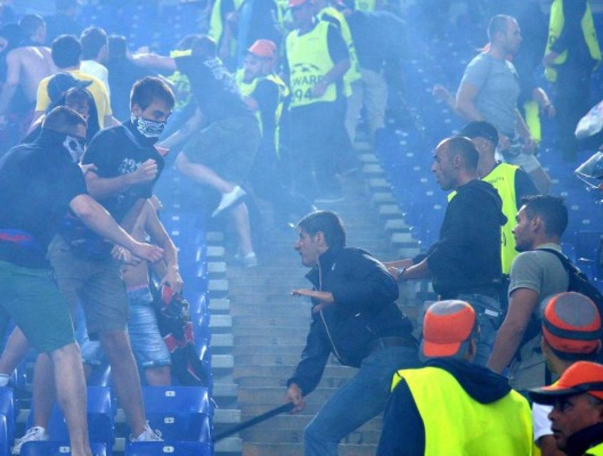 Un apuñalado dejan enfrentamientos entre hinchas de Roma y CSKA