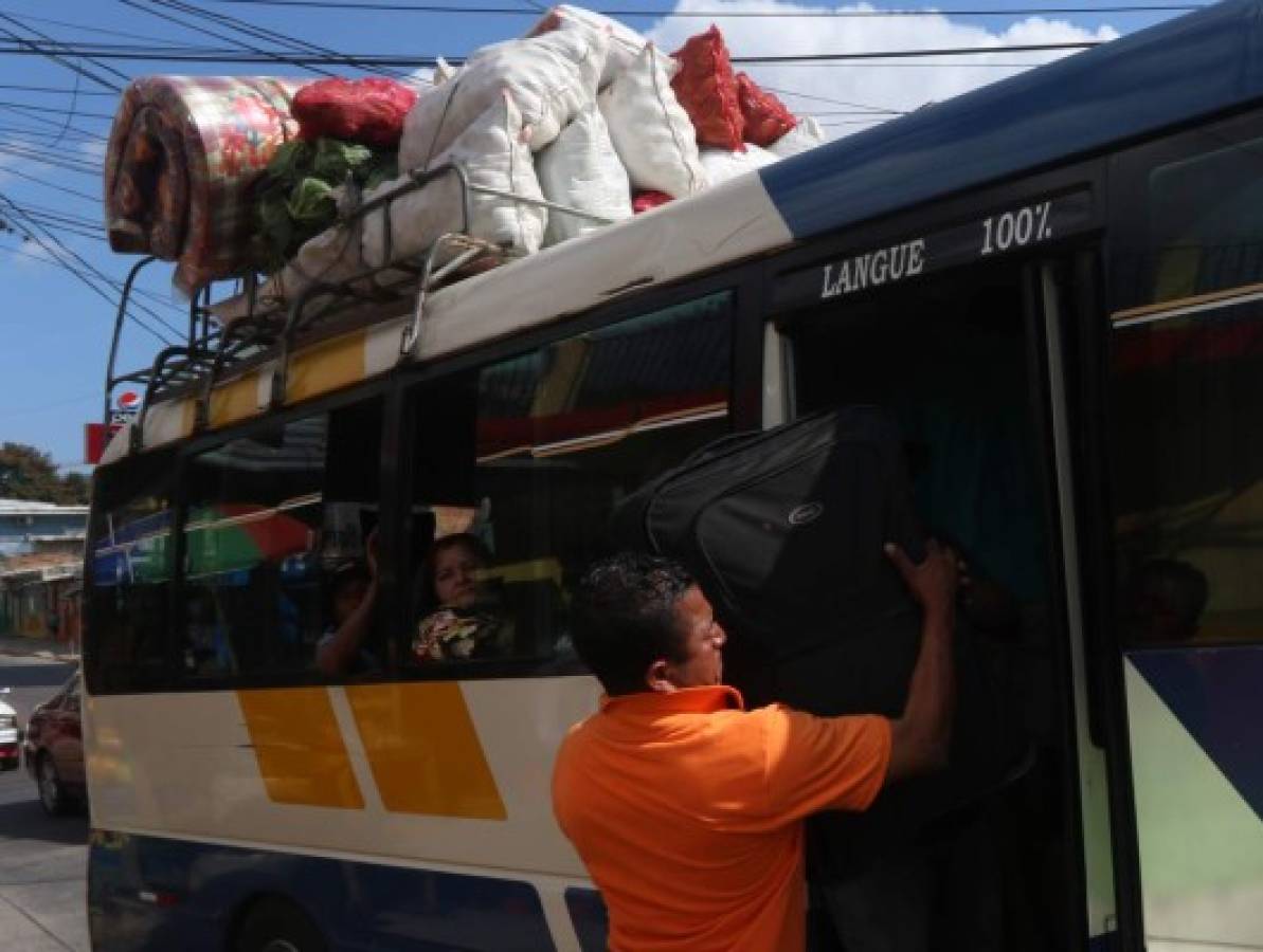 Terminales de buses comienzan a abarrotarse de viajeros navideños en la capital de Honduras