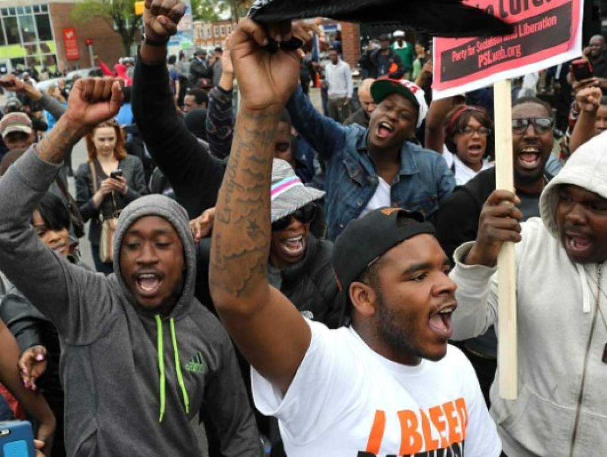 Baltimore celebra anuncio de procesamiento de policías por muerte de Gray