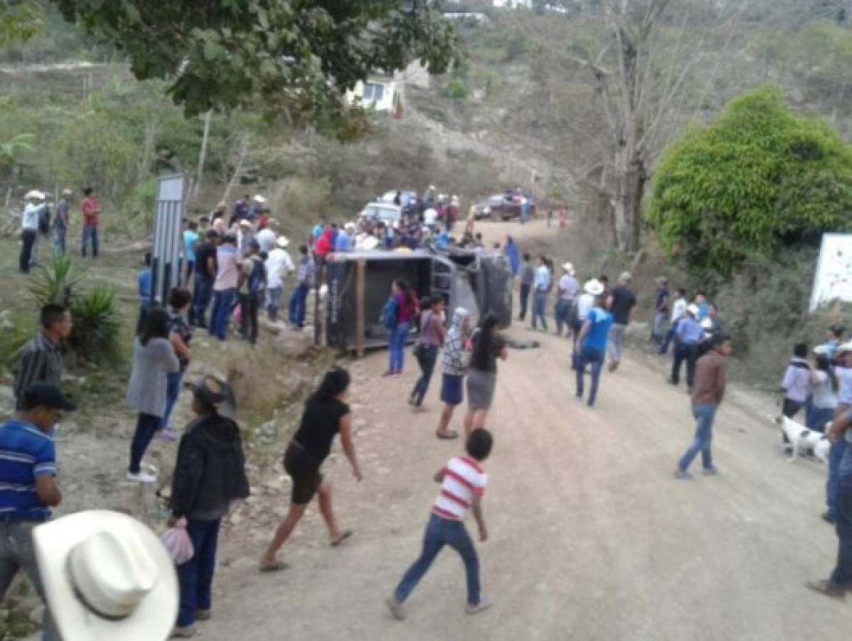 Volcamiento deja un muerto y más de 10 heridos en San Rafael, Lempira