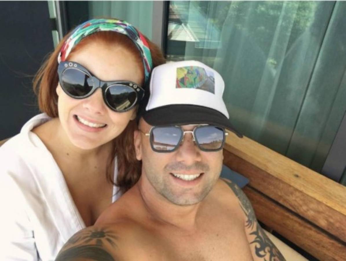 Wisin y su esposa viajan a Cancún para reponerse por la pérdida de su hija