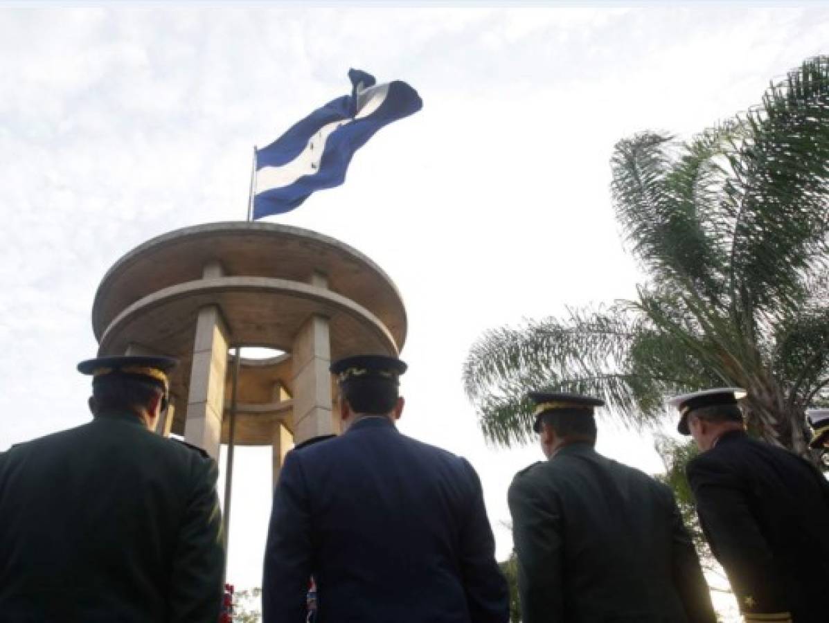 Solemne inicio de las festividades por los 194 años de independencia