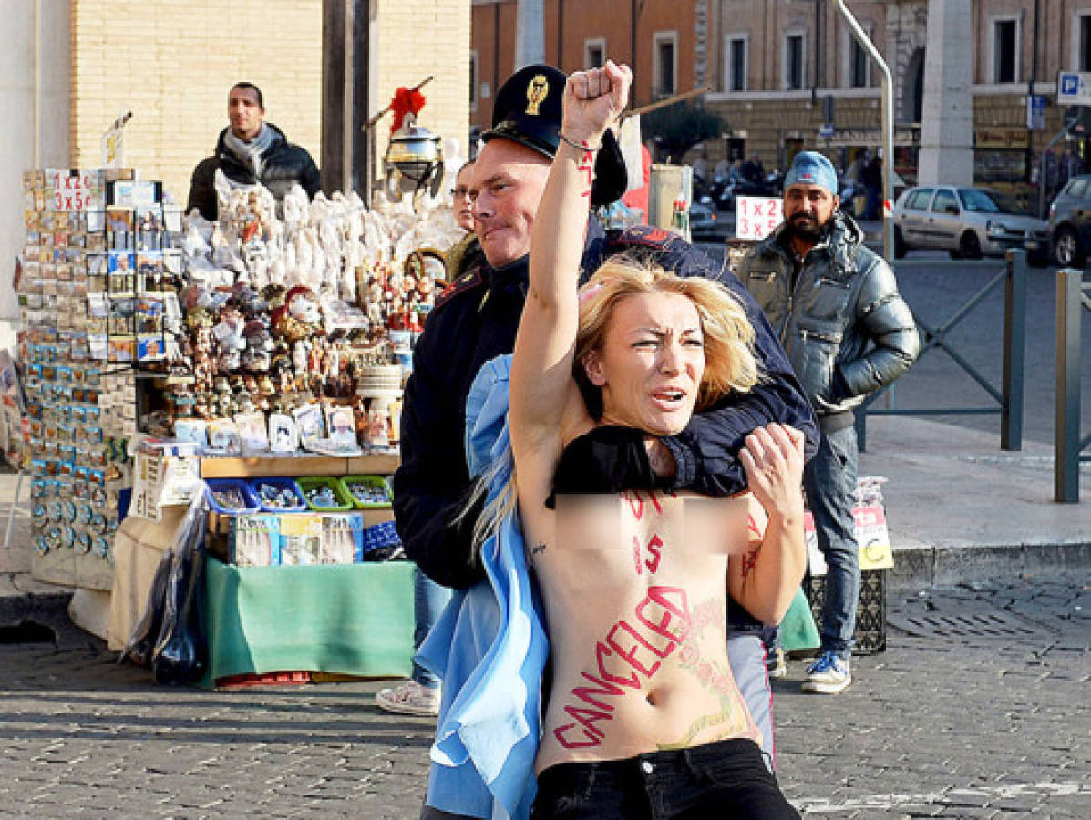 Activista de Femen se desnuda en el Vaticano