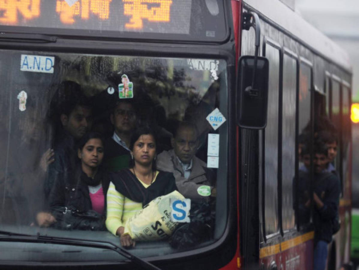 Novio de estudiante india reconoce autobús en el que fue violada