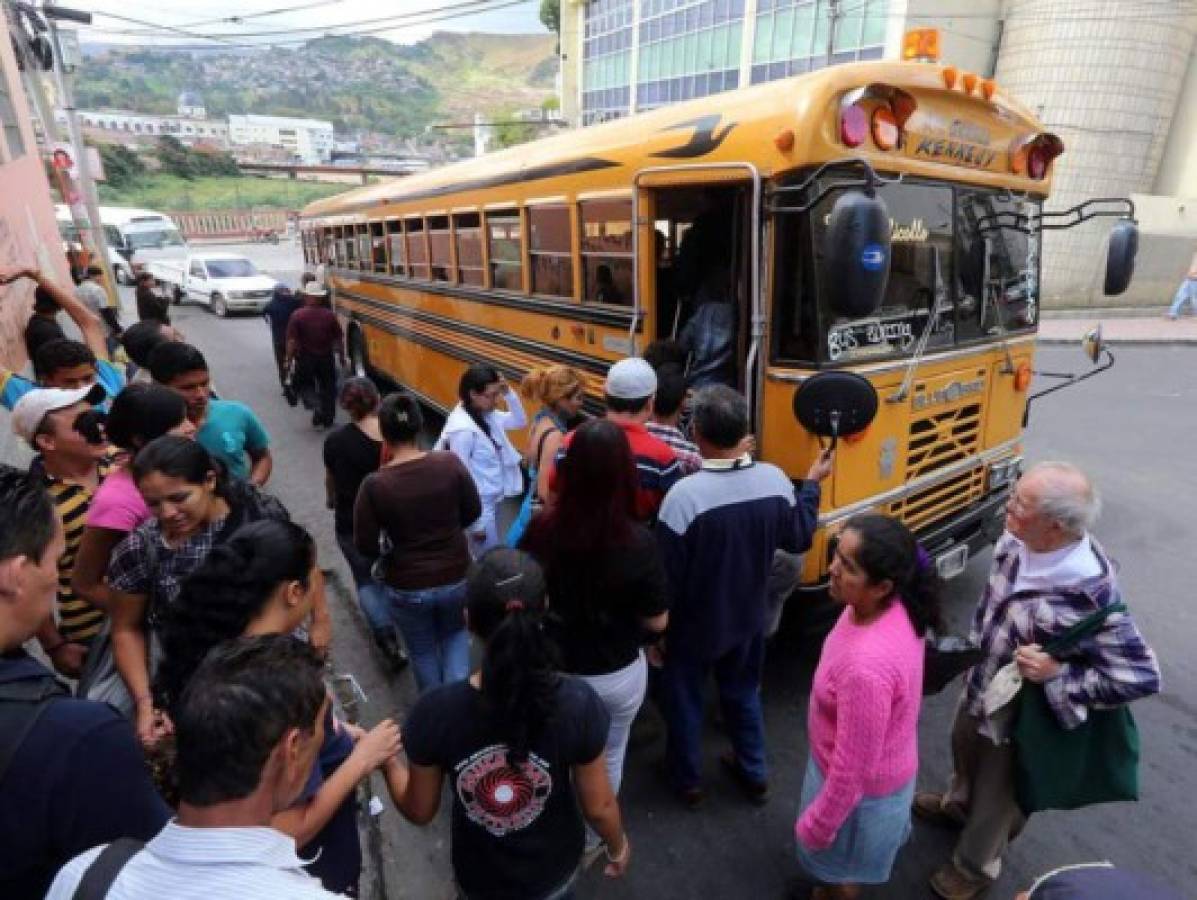 Gobierno de Honduras se pone al día en pago de subsidio a transportistas  