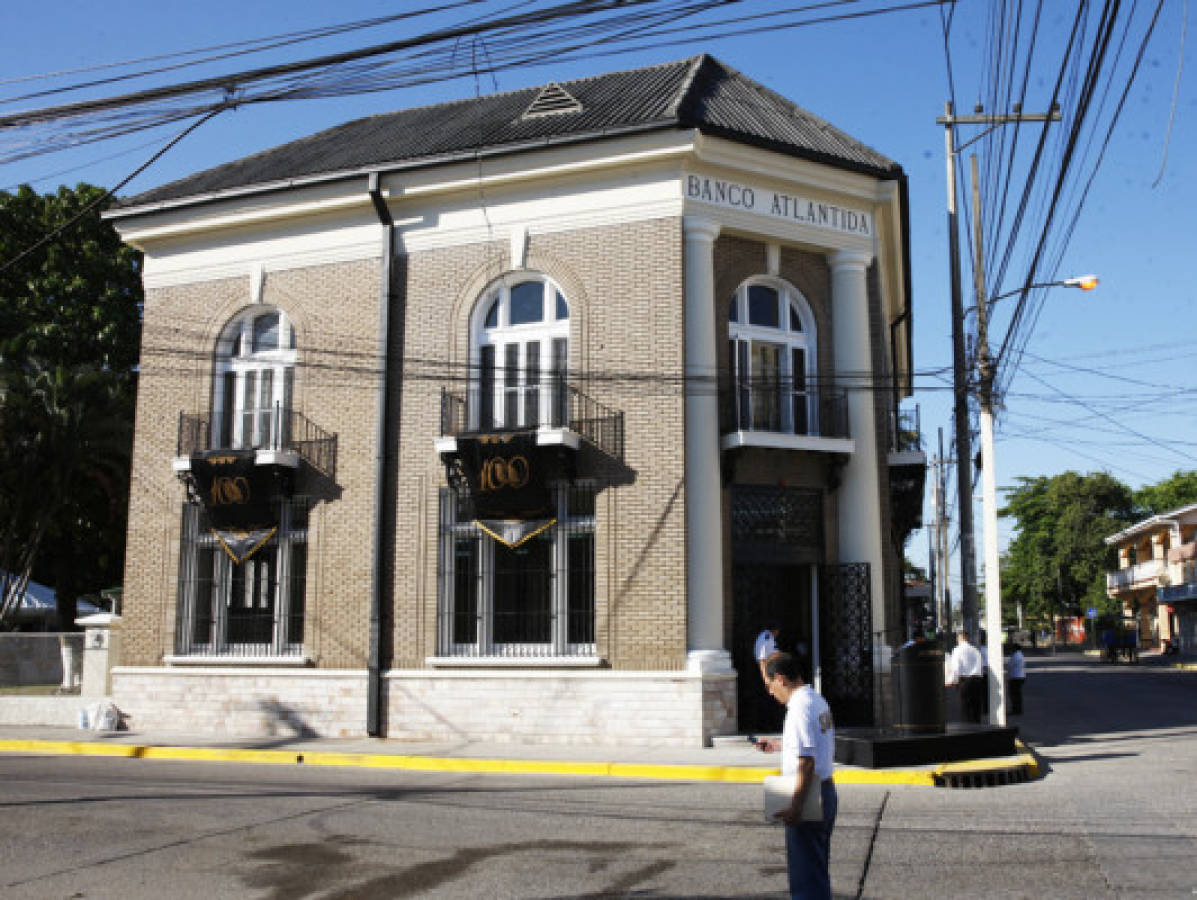 Banco Atlántida celebró cien años con reapertura de su primera agencia
