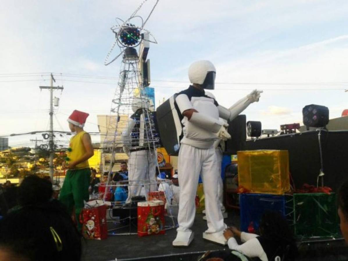 Honduras: Colorido desfile de carrozas