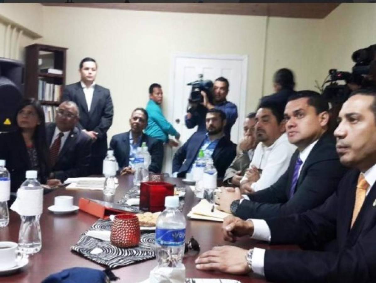 Policía de Honduras presenta sistema de registro de armas ante CN