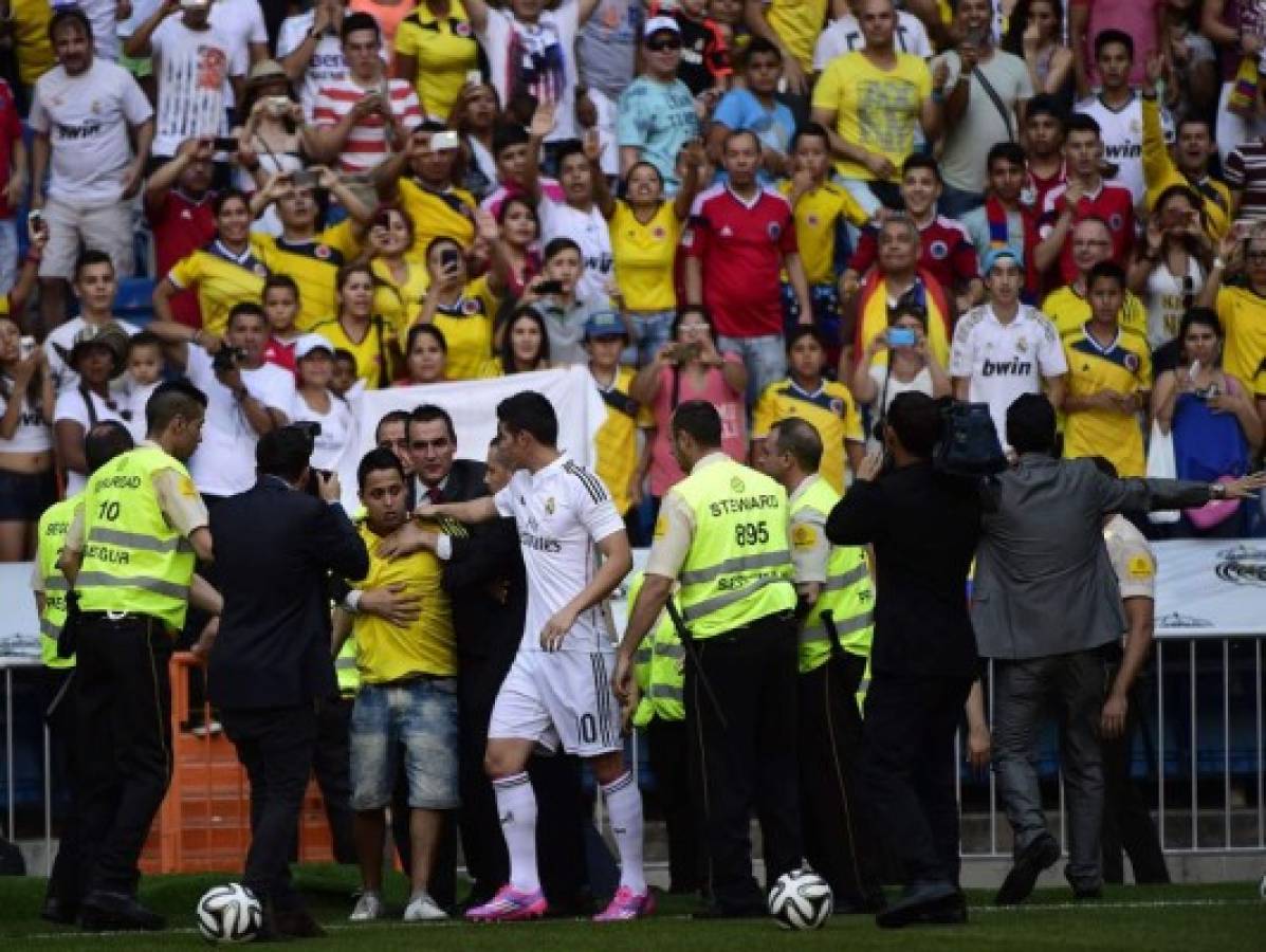 VIDEO: El gesto de James Rodríguez con invasor en el Bernabéu