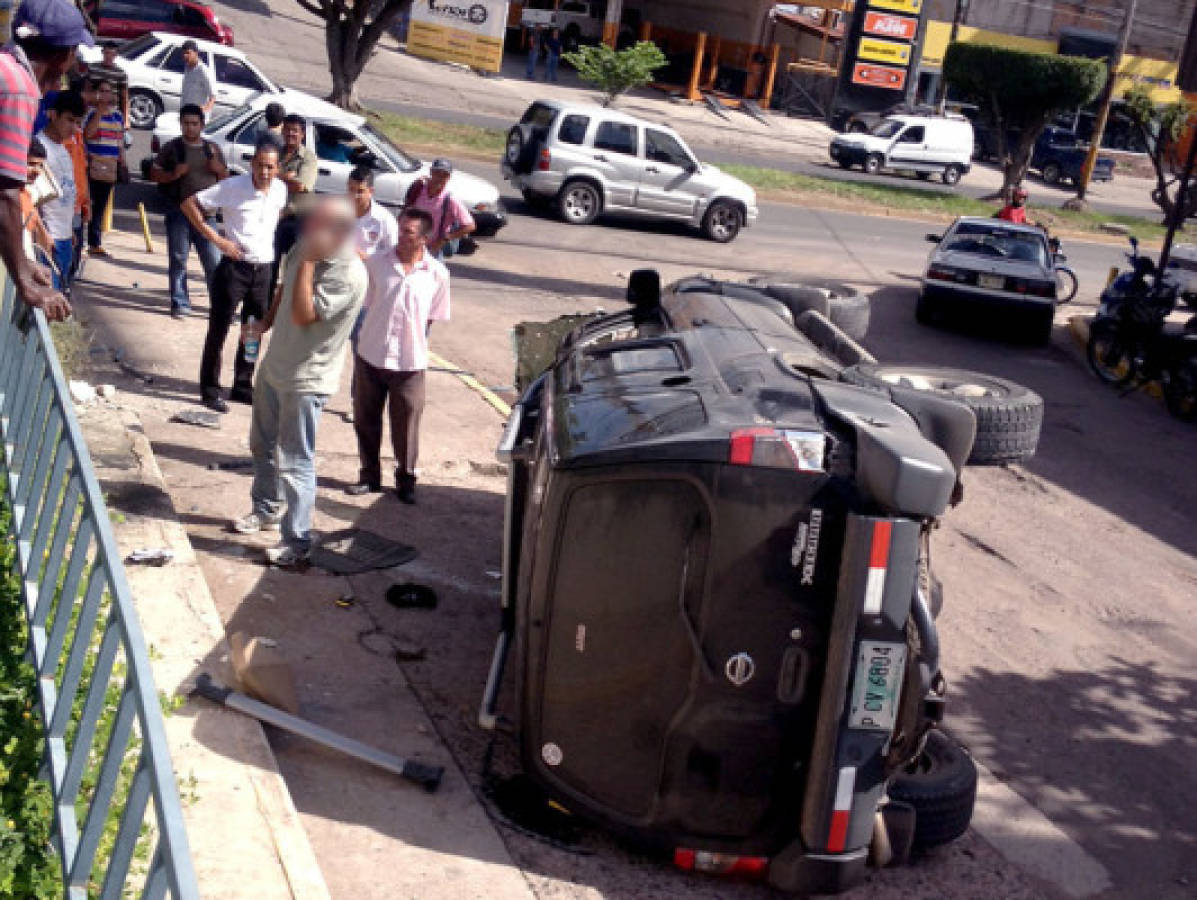 Misionero embiste a supuestos policías que lo asaltaron