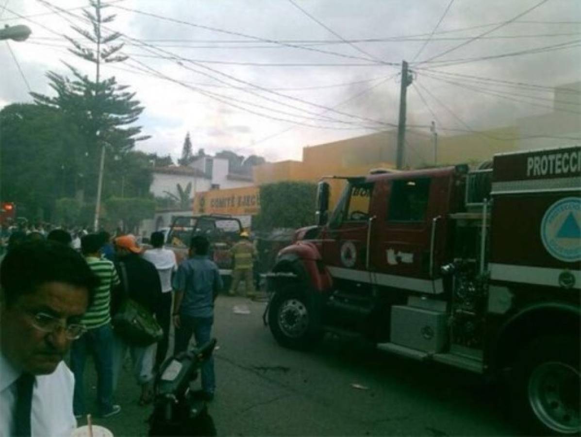 Incendian instalaciones del PRD de México por desaparición de los 43 estudiantes