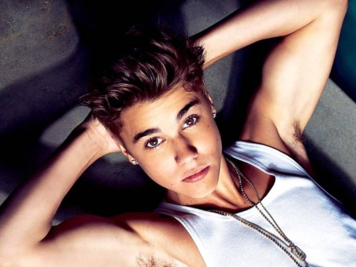 Justin Bieber recluta modelos a la carta para que sean sus acompañantes durante sus viajes