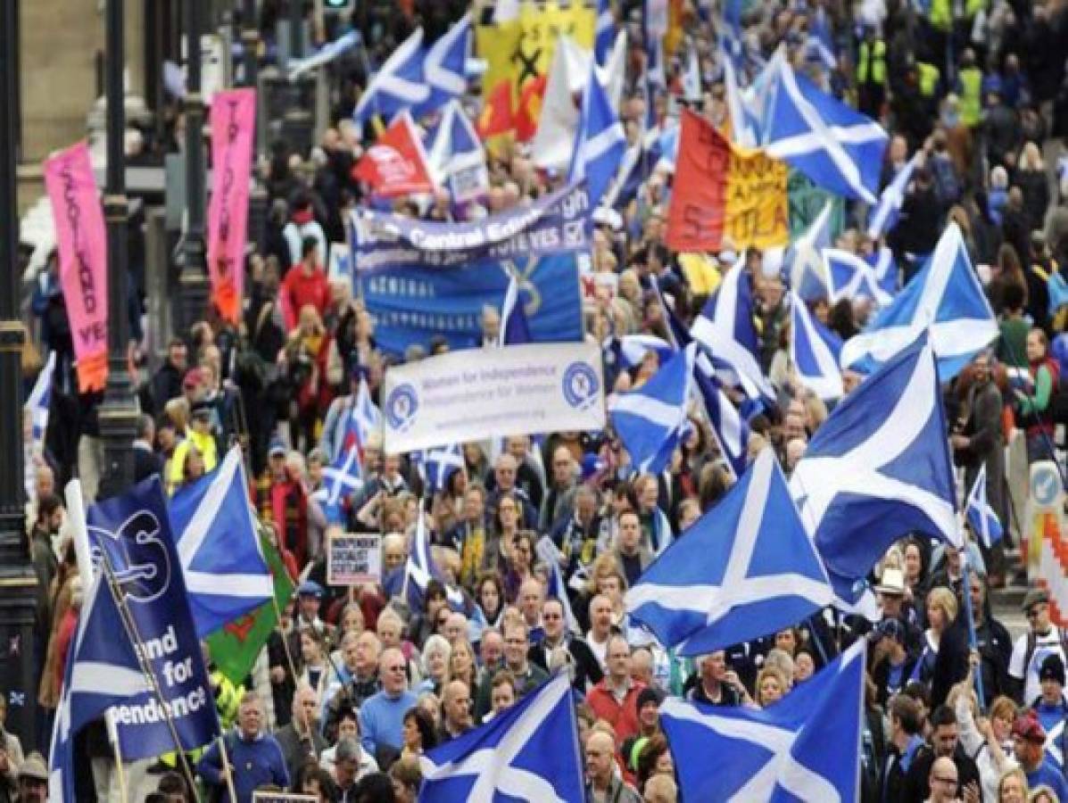 Partidarios de la independencia de Escocia se acercan en las encuestas