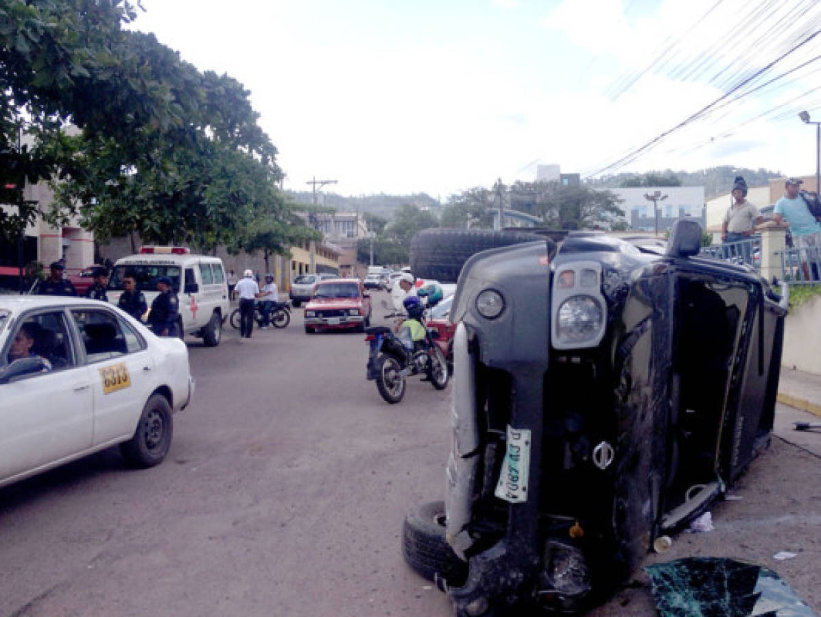 Misionero embiste a supuestos policías que lo asaltaron