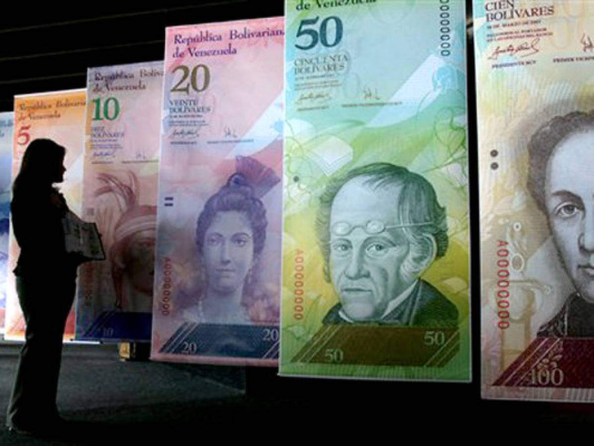 Venezuela devalúa el bolívar frente al dólar