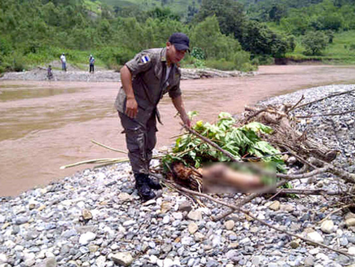 Encuentran cadáver de niña arrastrada por río Tepemechín