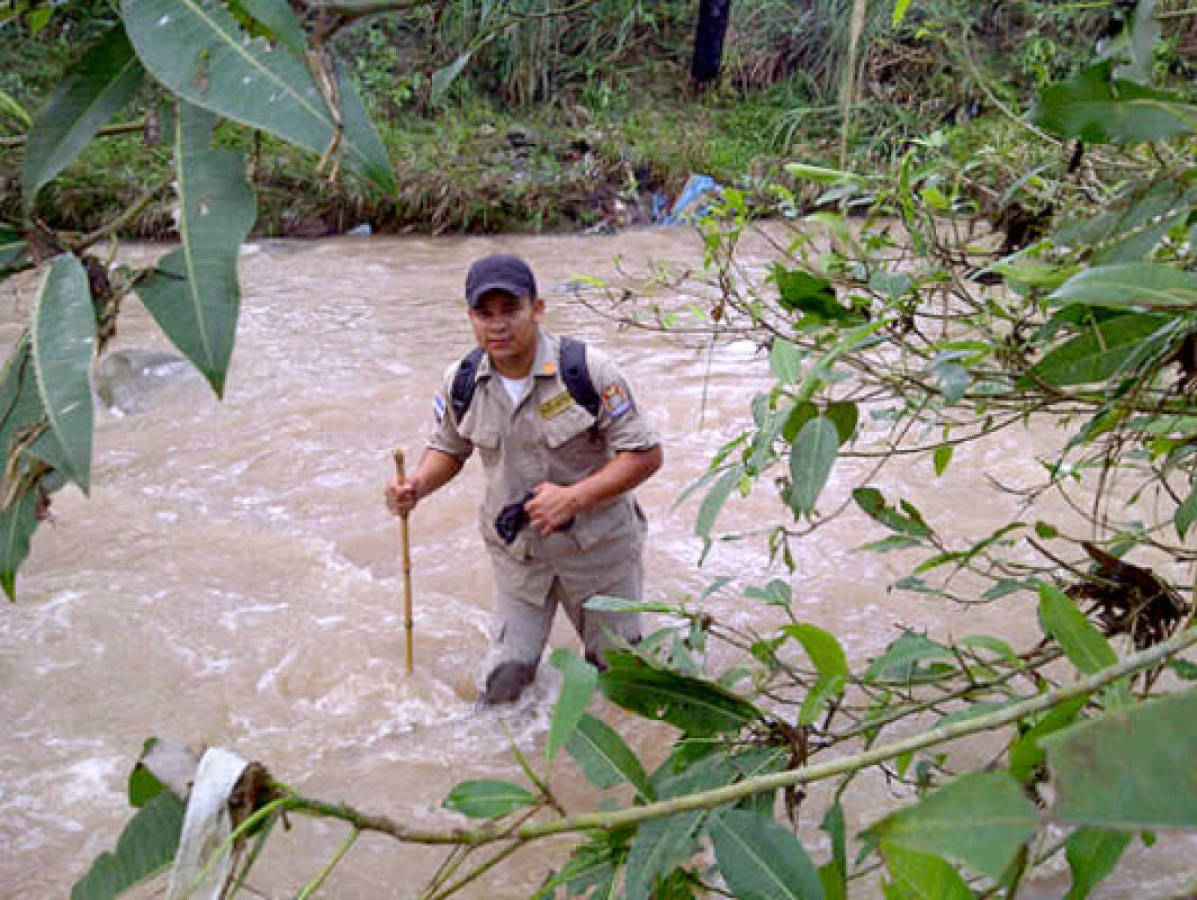 Encuentran cadáver de niña arrastrada por río Tepemechín