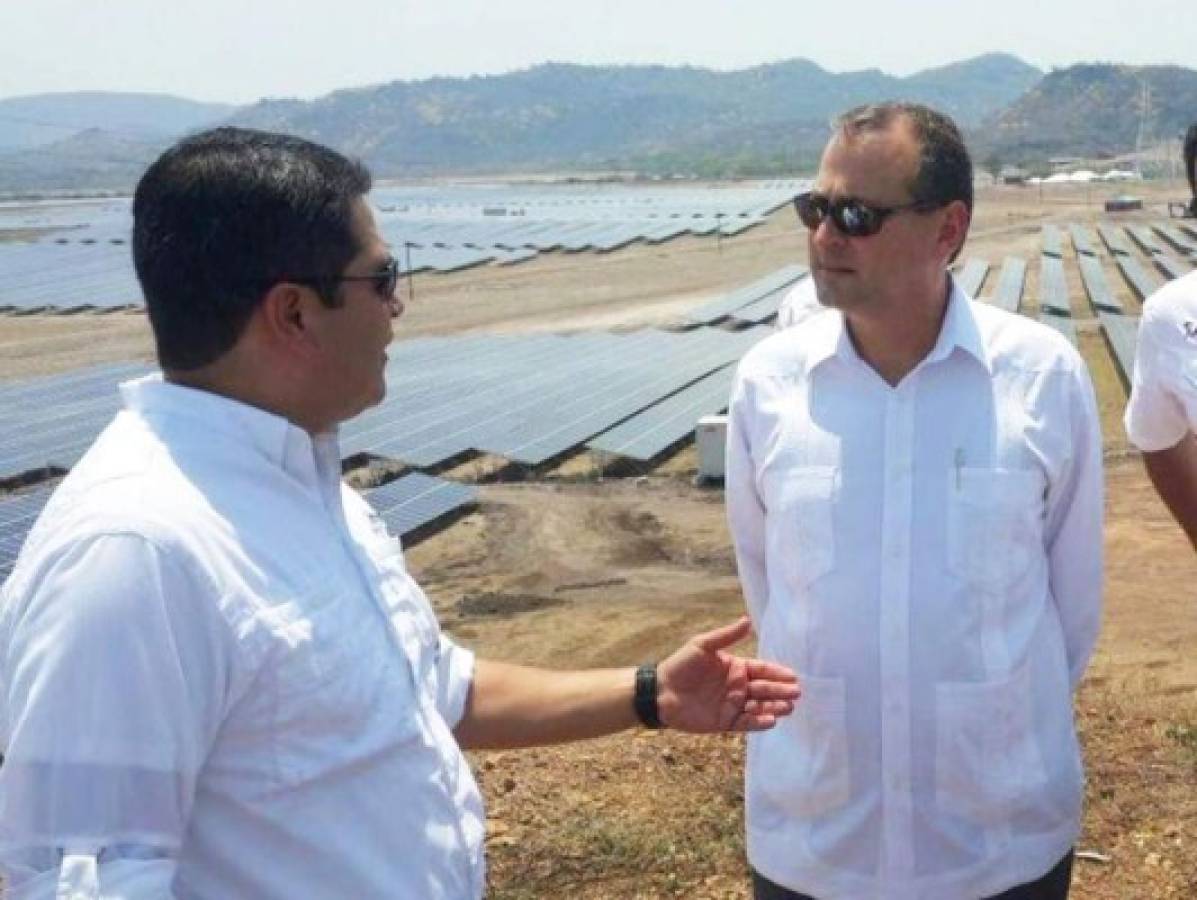 Presidente Hernández inaugura parque solar valorado en $232 millones